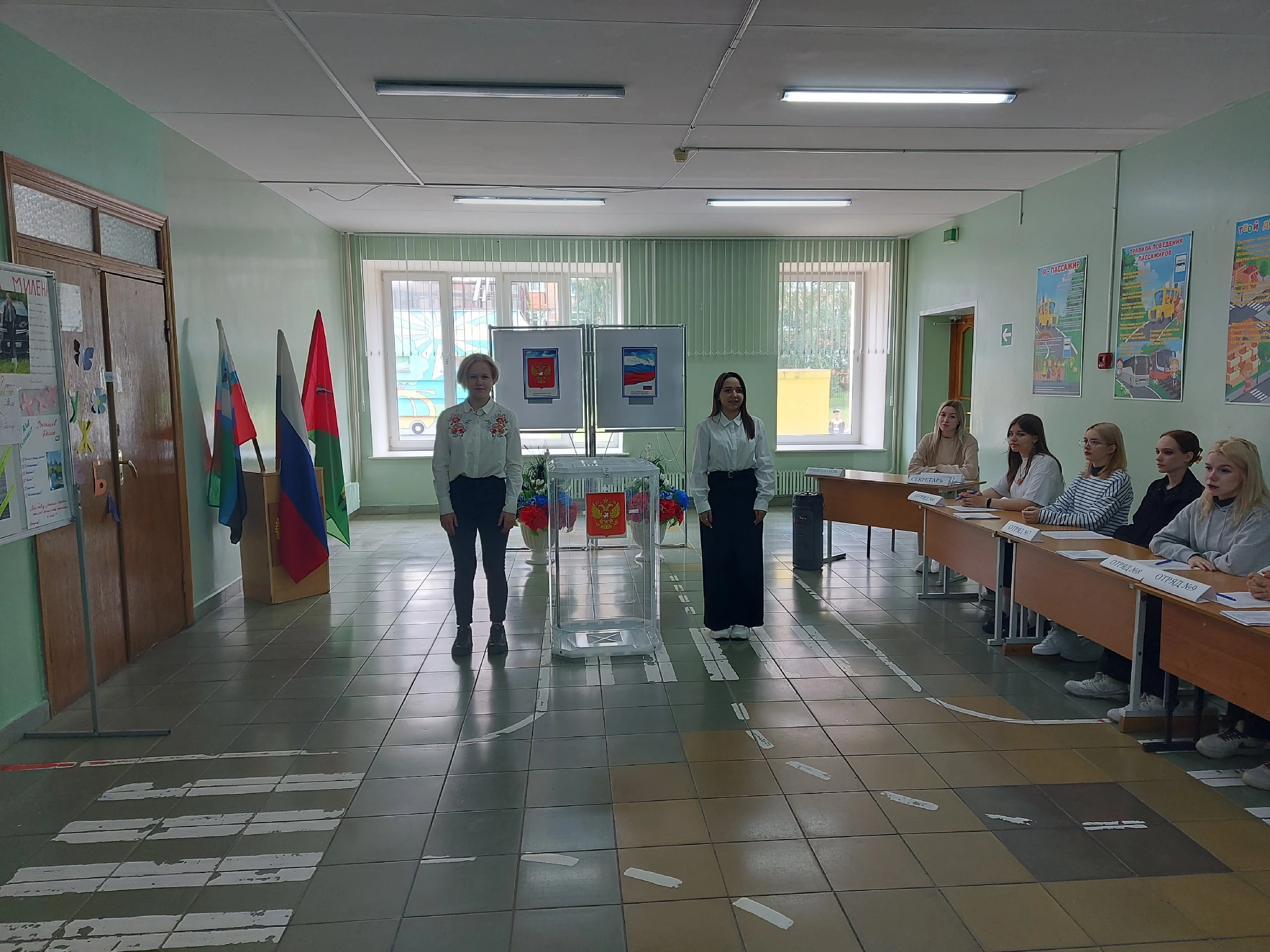 Выборы главного регулировщика на избирательном участке лагеря «Страна Светофория».